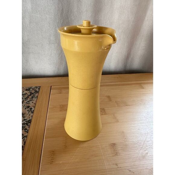 TUPPERWARE Vintage Oil and Vinegar Cruet Harvest Gold - Picture 1 of 5